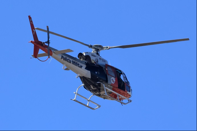 Helicóptero Águia da PM foi solicitado e sobrevoou a área para tentar localizar comparsa    