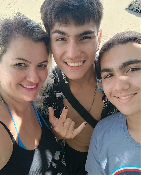 "Me sinto orgulhosa", diz Taciana, mãe de Ivan e Jean