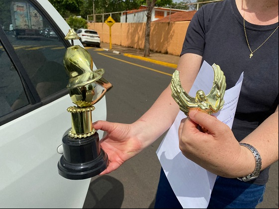 Troféu usado para agredir as vítimas 