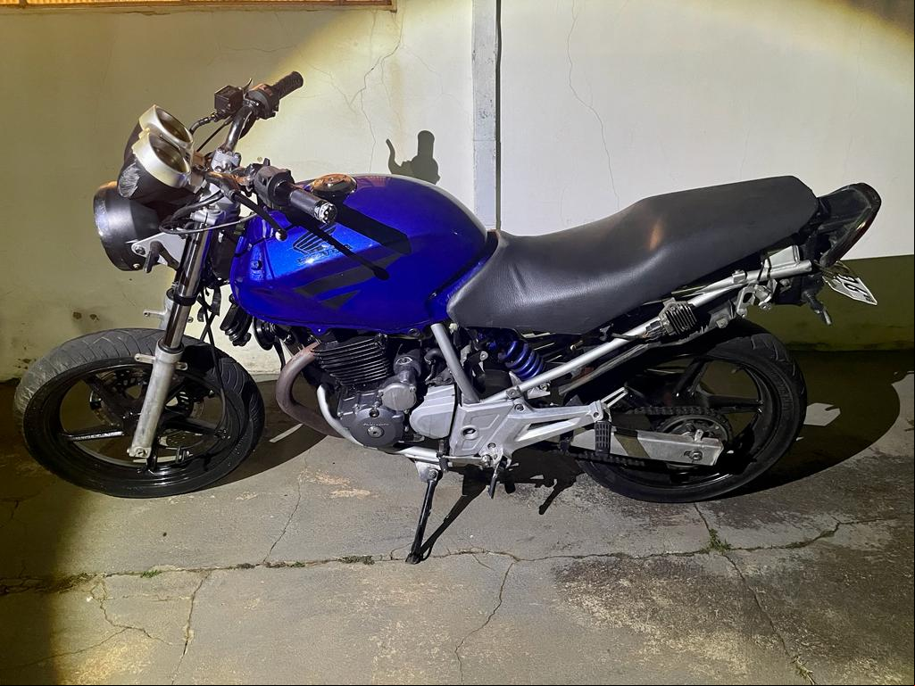 Moto apreendida com a dupla 