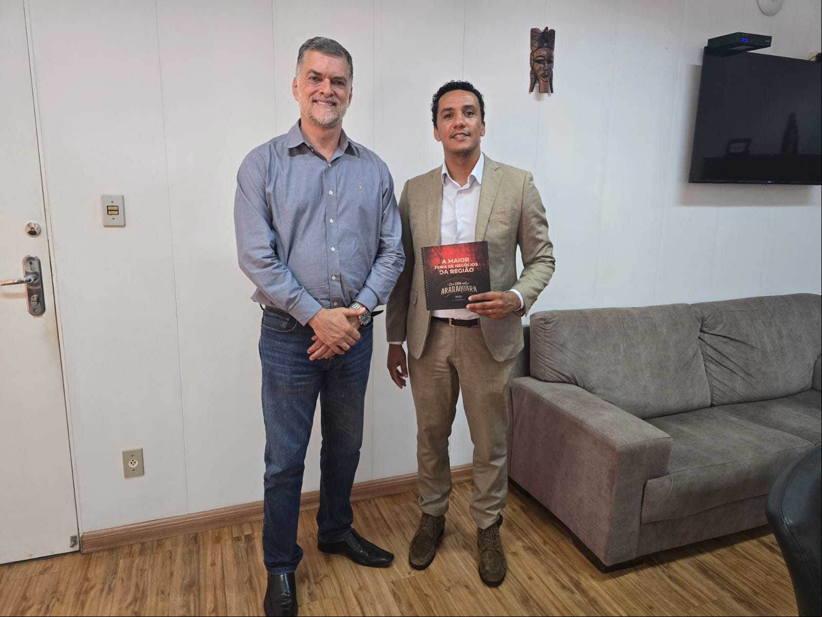 Foto: Divulgação/Rodrigo Ribeiro ao Lado do Prefeito Lapena Após Reunião