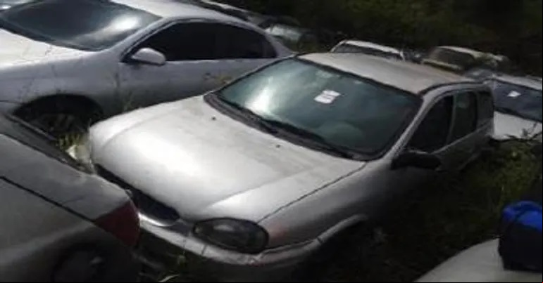 Chevrolet Corsa 2000 – Lance inicial de R$ 900