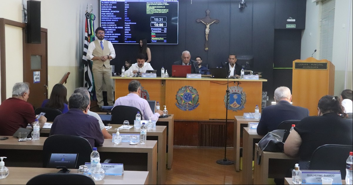 Sessão de ontem (2); 13 projetos aprovados